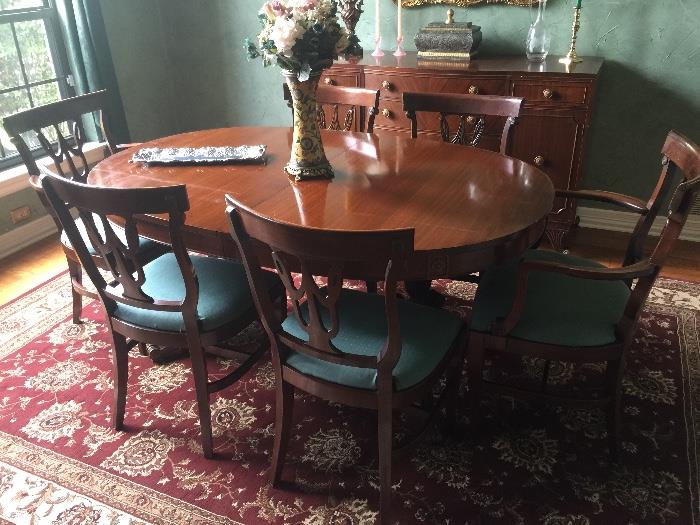 Early 1930's Duncan Phyfe mahogany dining table with 6 chairs and 4 leaves