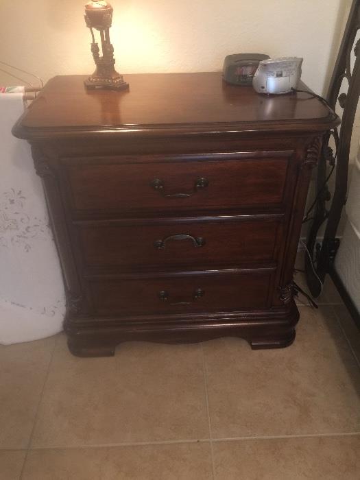 Nice 3 drawer chest/nightstand