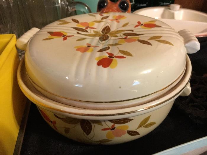 Hall "Autumn Leaf" (Jewel Tea) covered casserole dish.