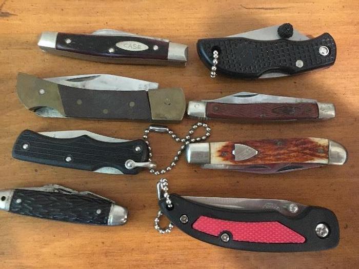 Collection of pocket knives.