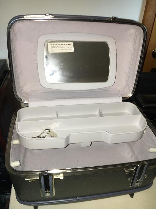 Vintage silver/grey American Tourister overnight case.
