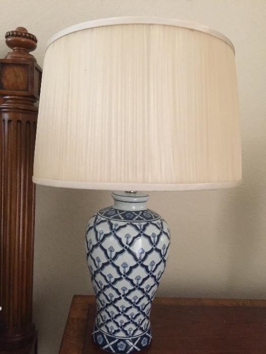 2 decorator table lamps