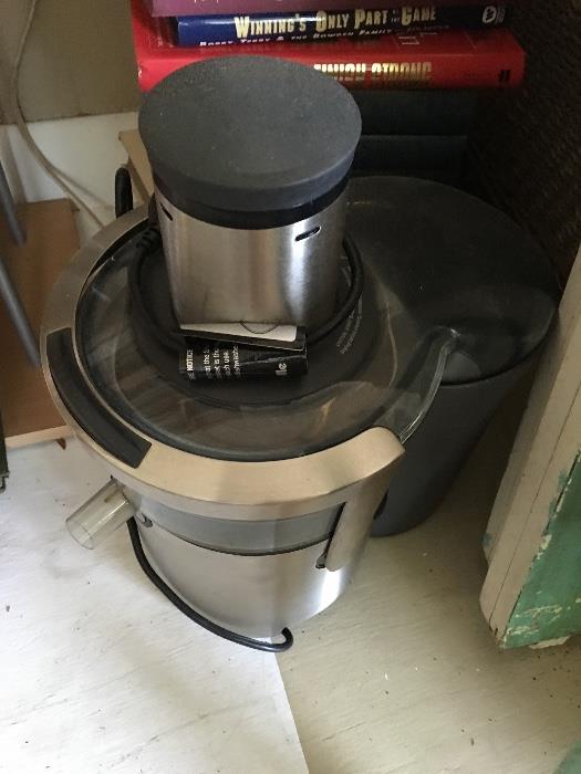 New juicing machine. Used once. 
