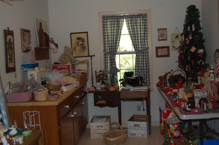 Vintage sewing machines. Christmas decorations. 