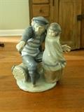 Lladro in perfect condition; Collectors this would make a great piece to add to your own collection