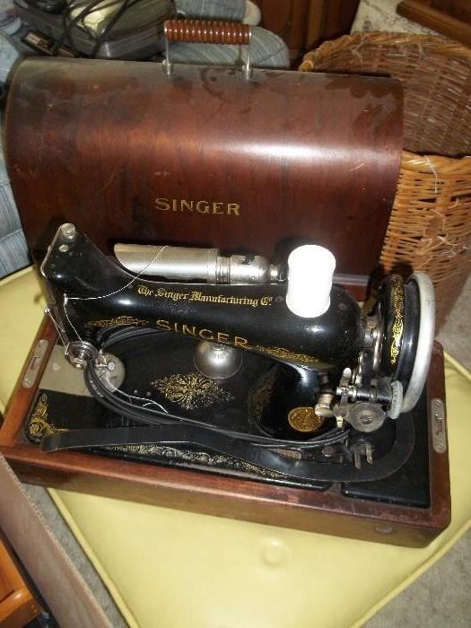 Vintage Singer Sewing Machine with Original Case