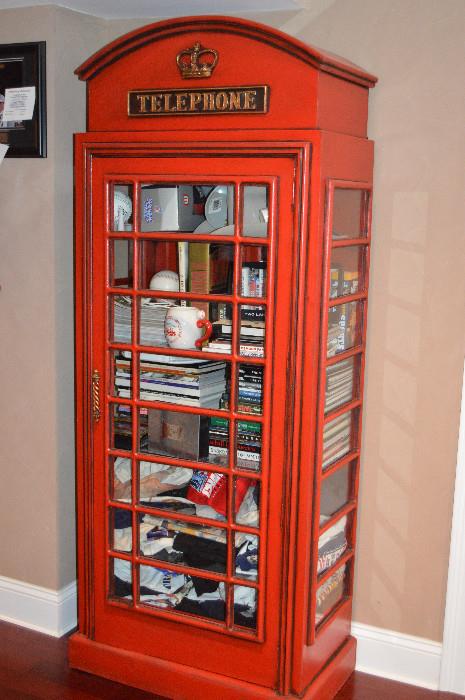 London reproduction phone booth