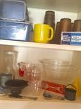 Assorted vintage kitchenalia