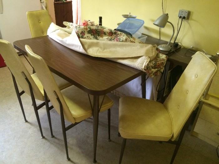 1960's kitchen table with leaf extender and four matching chairs. Chairs are in excellent condition