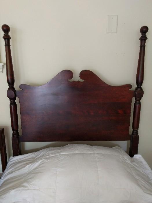 Here's a close-up of the headboard - great woodgrain veneer.