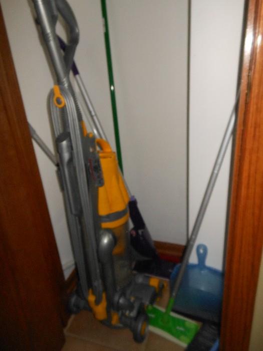vacuum and cleaning supplies 