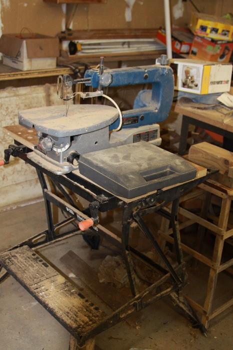 Bandsaw with table