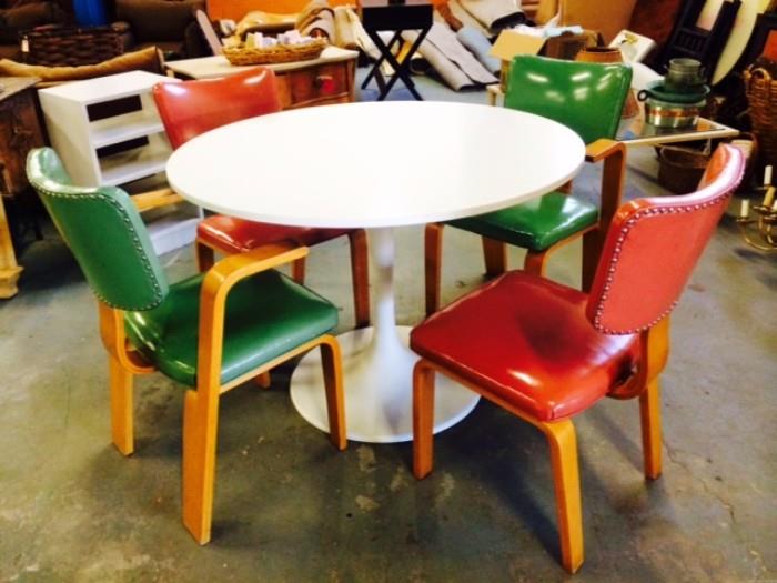 Mid Century Modern Table and Chairs.