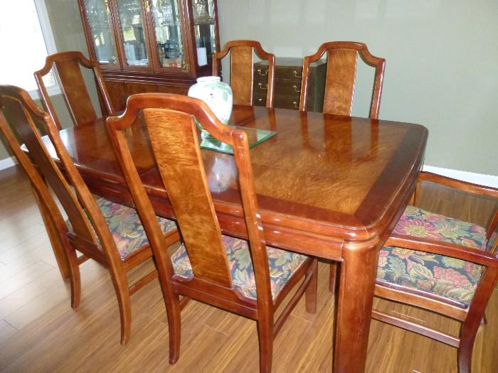Drexel Table with 2 leaves, 6 chairs and table Pads