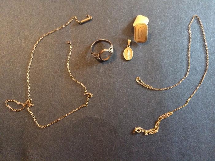 Various pieces of Antique 10k gold jewelry 