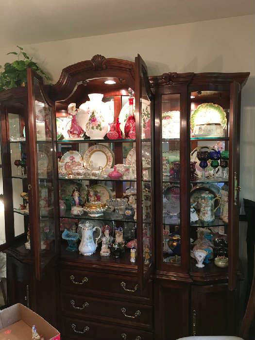 Bernhardt triple china cabinet, matches dining table and chairs