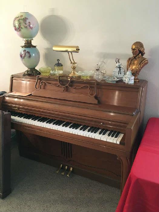 Wurlitzer console piano