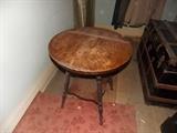Round Antique table