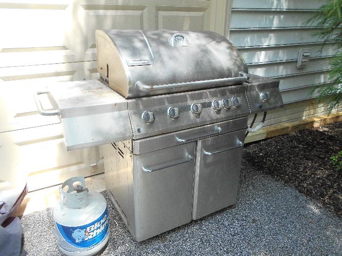 Brinkman stainless steel gas grill w/ side burner.  (works but needs a thorough cleaning)