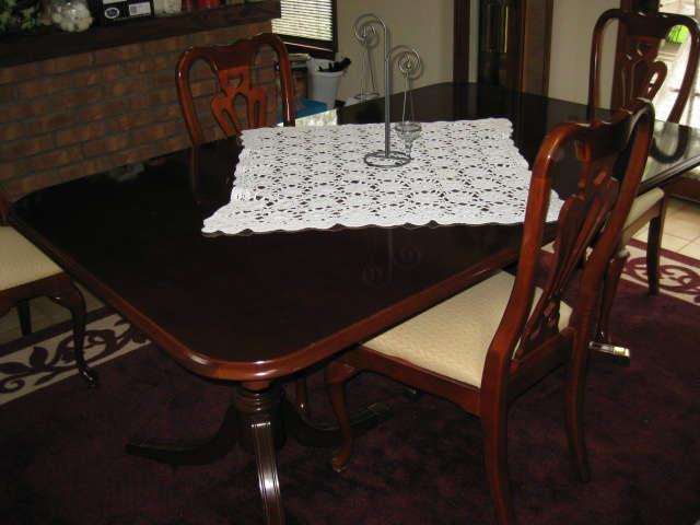 American Drew cherry Pedestal Table with 4 side chairs and 2 arm chairs.  Excellent condition.