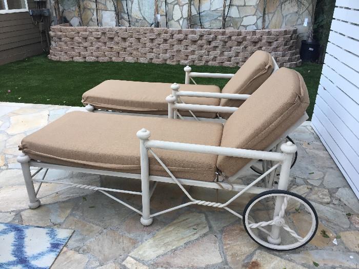 Like new chaise sun loungers (set of 2)