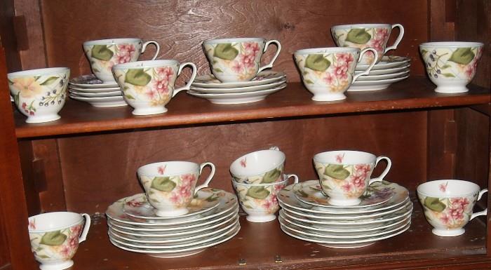 Another lovely set dishes - Garden Trellis