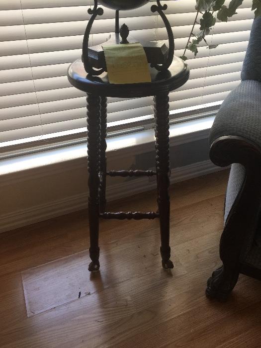 Bobbin leg antique stool