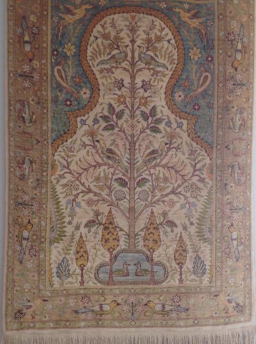 Fine quality silk Oriental prayer rug 42" x 38"