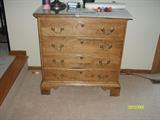 Short dresser