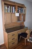 desk/bookshelf 