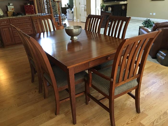 Ethan Alan table with 2 leaves and 6 chairs