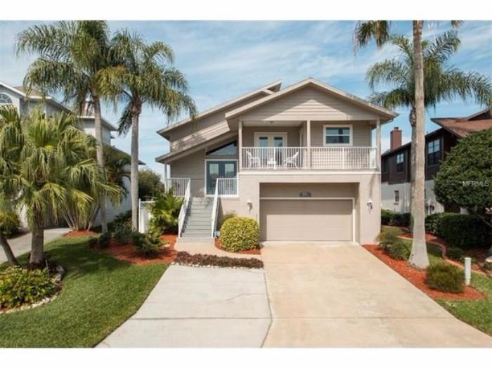 Beautiful water access home in Sea Forest.