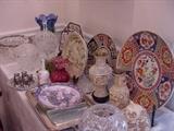 More decorative porcelains, glass, and Chinese vases