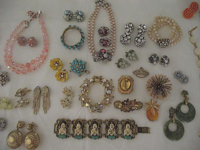 Small sampling of the vintage jewelry.
