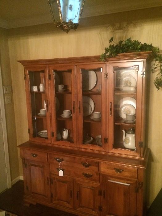 Large hutch with great storage space