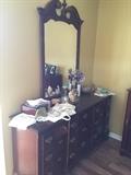 Beautiful dresser w/mirror