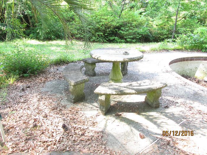 CONCRETE CEMENT PATIO TABLE WITH 3 CURVED BENCHES