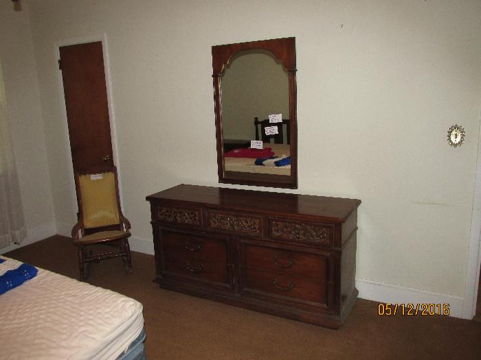 DRESSER WITH WALL MIRROR
