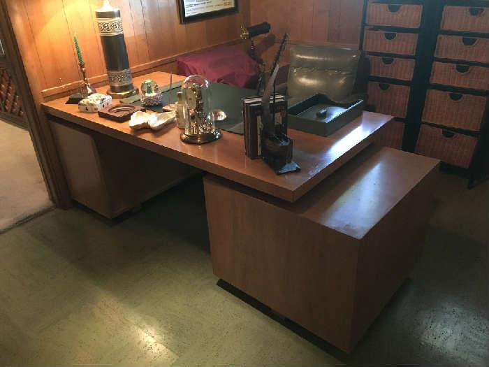 Mid Century Floating Desk and matching separate file cabinet in an "L" shape. Brown Saltman style, no mark found. Has brass hardware. Excellent craftsmanship and condition.