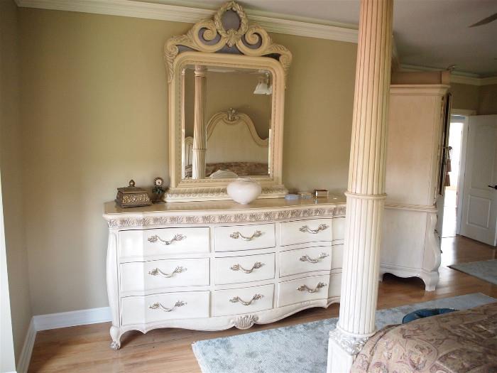 Henredon dresser & mirror, $800.-