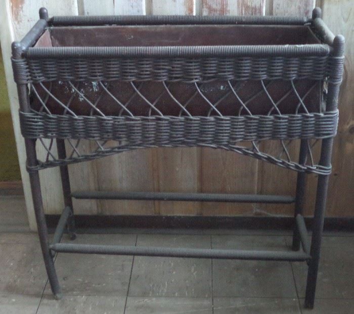 Wicker Plant Stand w/Liner