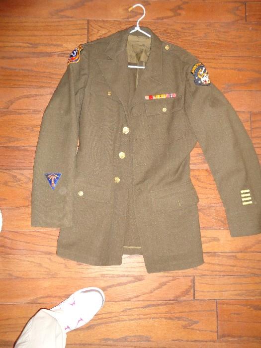 WWII uniform Airborne coat with pins
