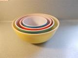 Set of 4 PYREX Nesting Bowls - Yellow. Green, Yellow, and Blue.....