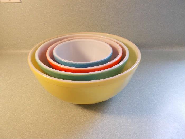Set of 4 PYREX Nesting Bowls - Yellow. Green, Yellow, and Blue.....