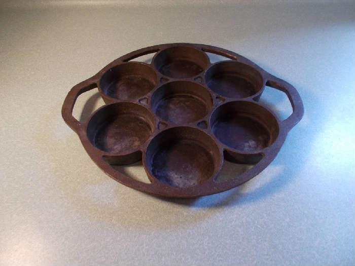 LODGE Cast Iron Biscuit Pan - USA - 7B2 - 13" wide - GOOD one!!!!
