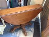 Drop leaf round table