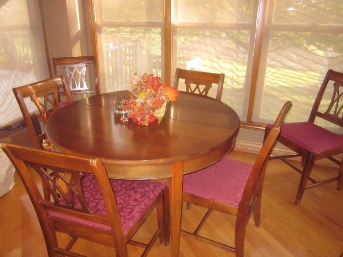 Dining Room table w/6 chairs & 3 leaves, Duncan Phyfe, Matching buffet & china cabinet