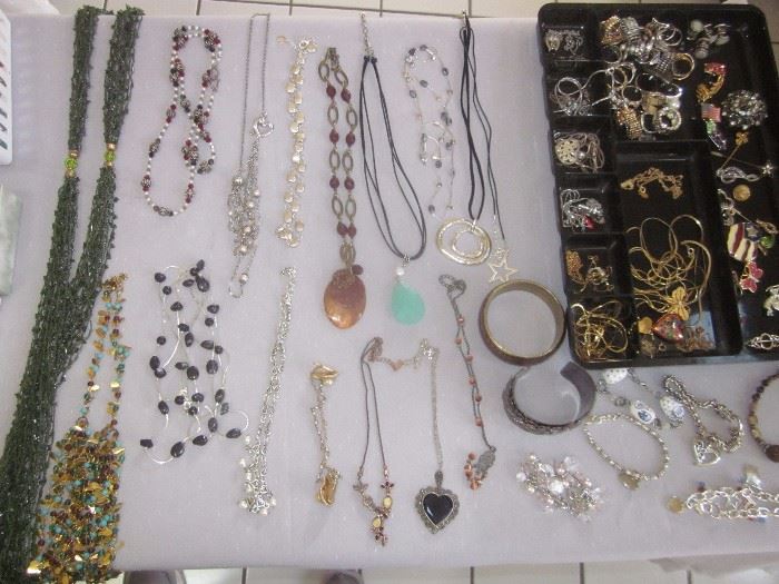 Costume jewelry, Some sterling silver pieces 