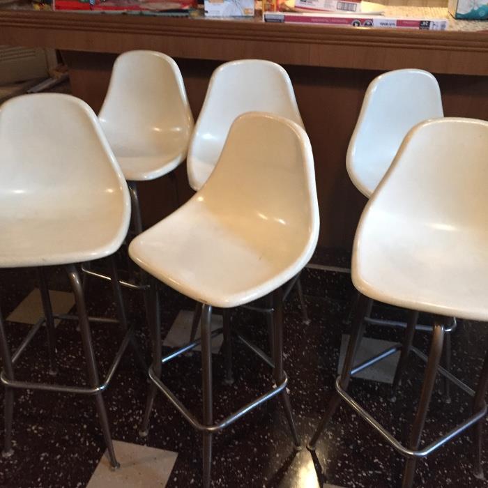 designed by Charles and Ray Eames for Herman miller 
Mid century fiberglass Barstools set of 6
Excellent condition
