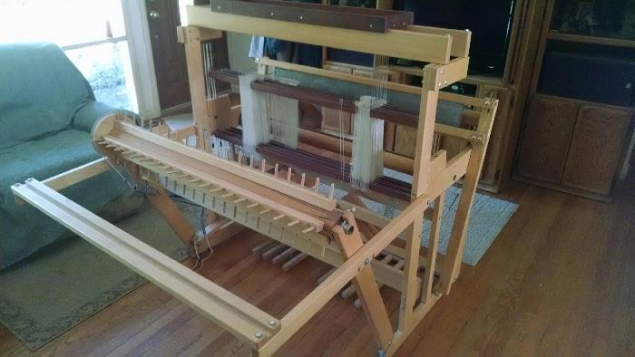 AVL LOOM
Excellent condition with the owners manual and all books